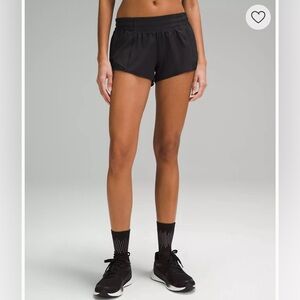 Lululemon - Hotty Hot low rise short 2.5 - green and black